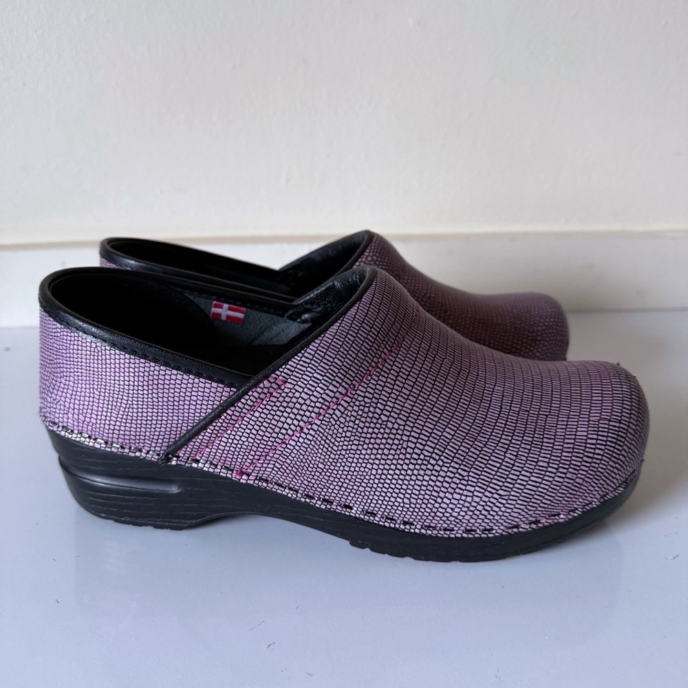 Sanita Fuchsia signature embossed leather clogs size 8